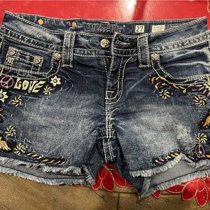 Miss Me “Love” Shorts, size 27